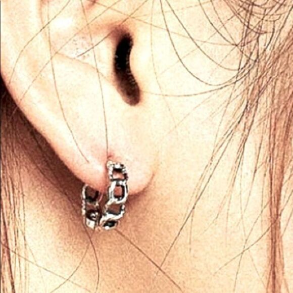 The Mini Chain Hoop dainty 925 silver huggie, hoop earrings. - Picture 4 of 10